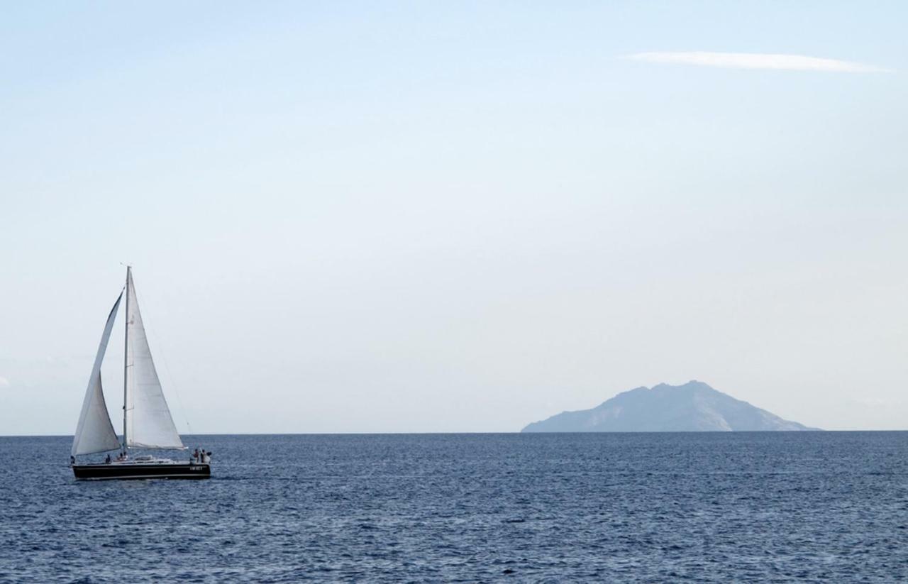 Isola D'Elba Come In Barca, A Un Tuffo Dal Mare 卡波利韦里 外观 照片